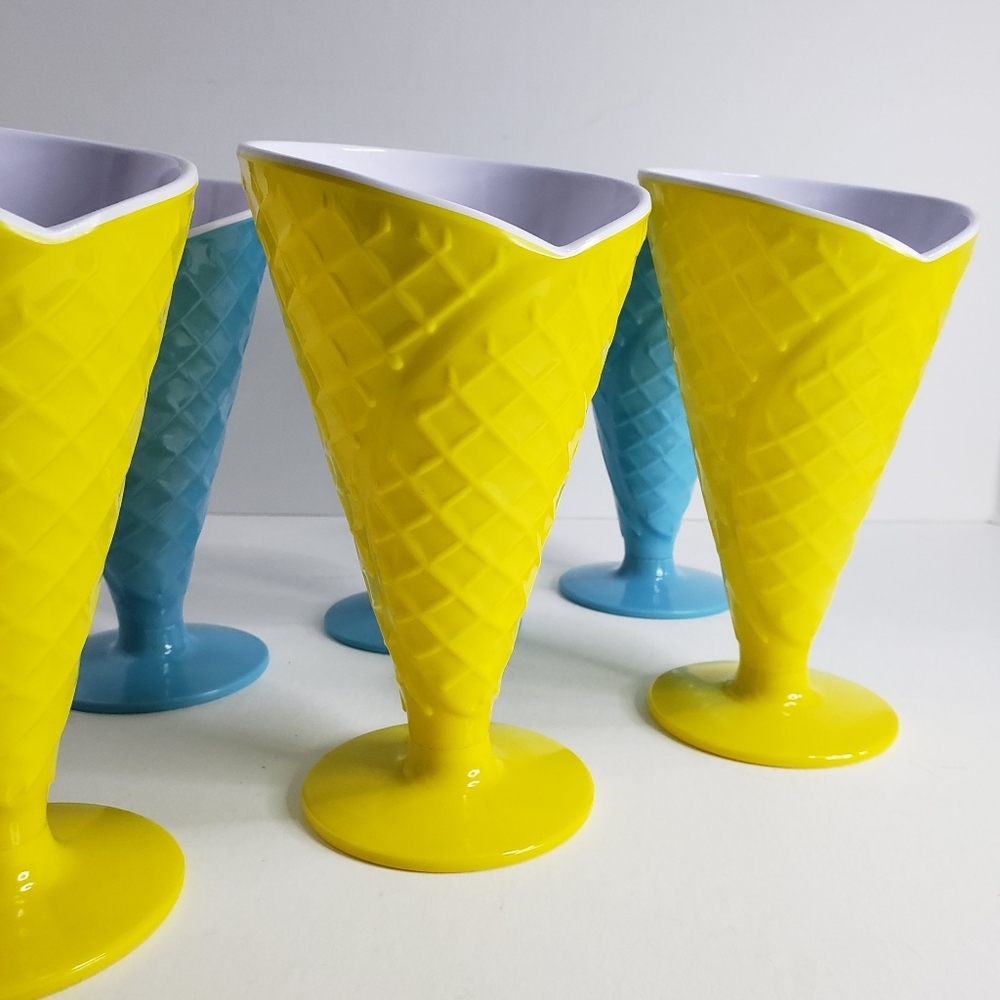 NWOT Set of 6 Waffle Cone Sandae Cups Yellow Light Blue Pop of Color Retro Rare